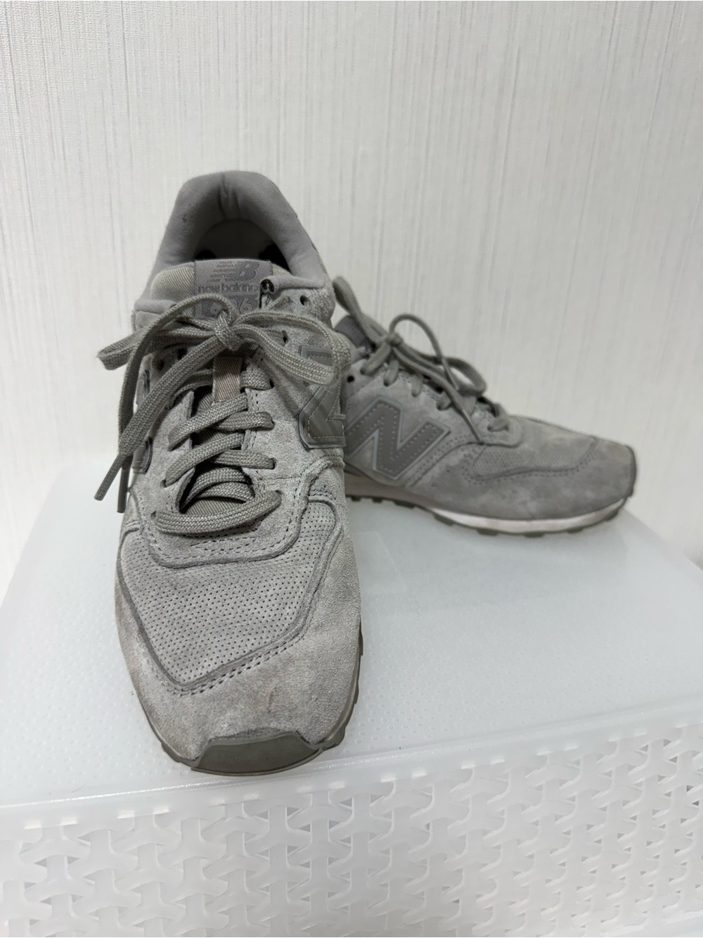 New Balance 696 Women’s Size 7 Gray Suede Mesh Classic Running Sneakers